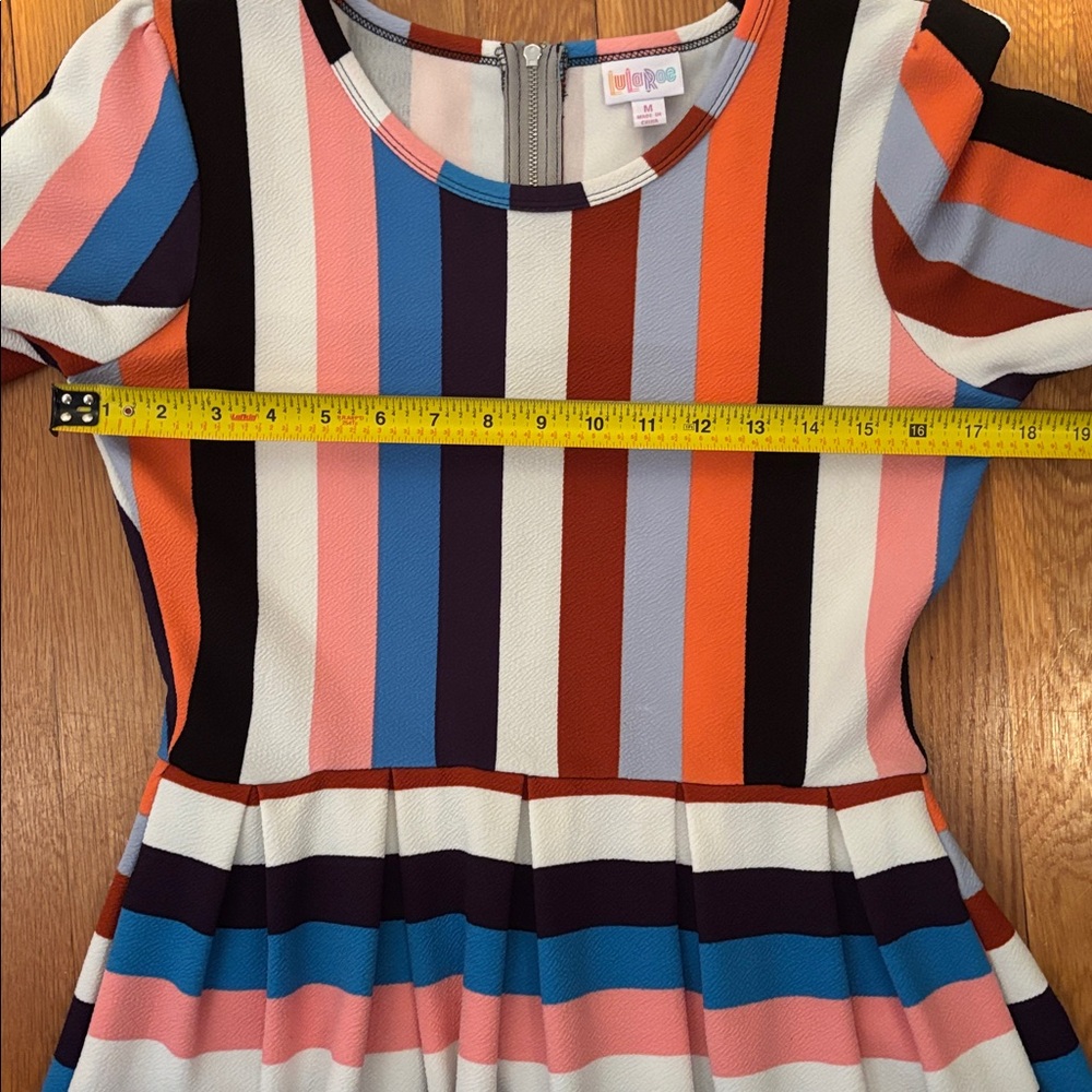 LuLaRoe Amelia striped dress in crepe material with pockets - Picture 13 of 16